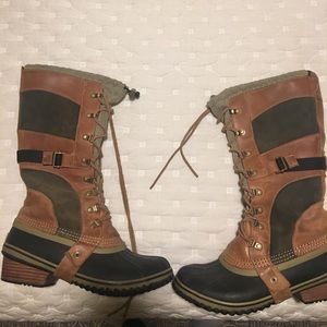 Women’s tall sleek winter boots